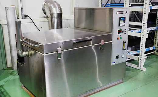 頭盔鏡片模具用什么材料做好